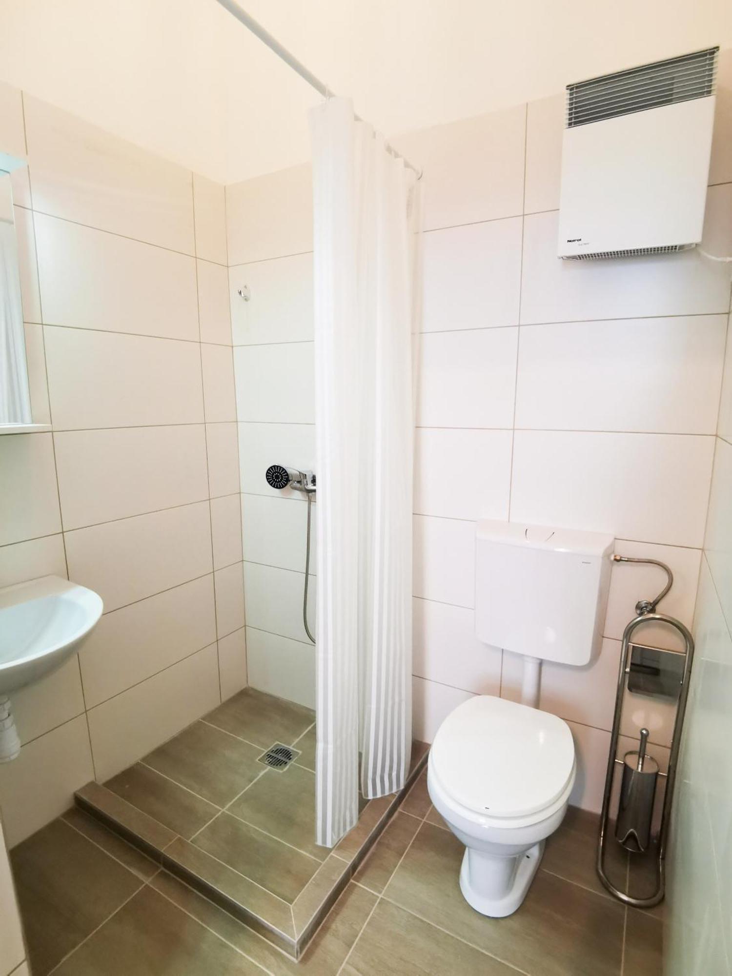 Buda Central Tiny Studios Budapest Eksteriør billede